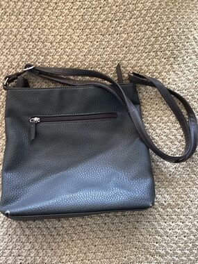 Classic Pebbled Leather Crossbody Bag - Black. ROOTS